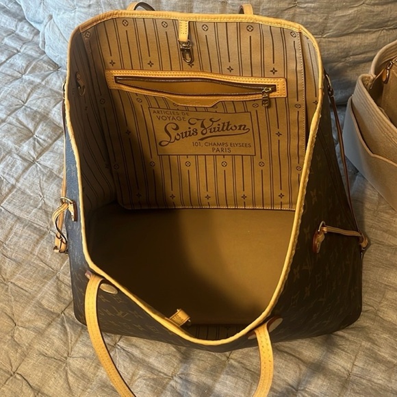 Louis Vuitton GM Neverfull - Picture 7 of 11